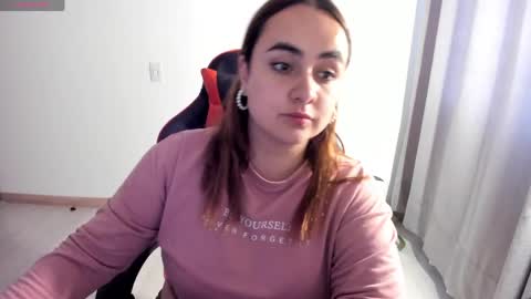 Dulce Maria online show from April 16, 9:39 pm