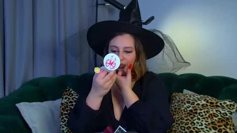 MaryMurrays online show from October 30, 7:11 am