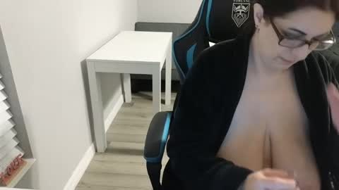 MasturbateMom online show from December 17, 4:01 am