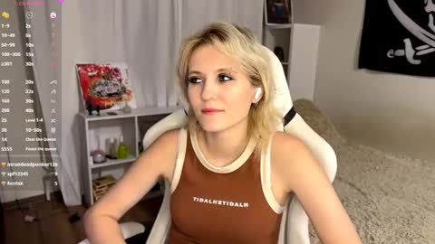 Mia online show from September 14, 5:44 pm