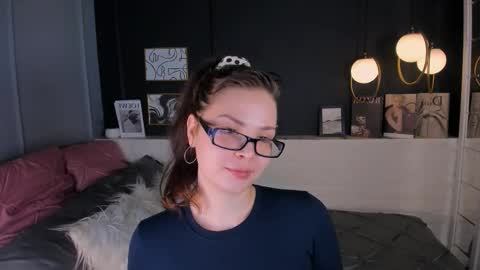 Maya online show from March 19, 2:10 pm