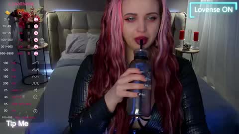 Maya Mils online show from March 11, 1:05 am