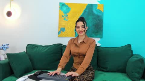 Maya online show from January 27, 2:24 pm