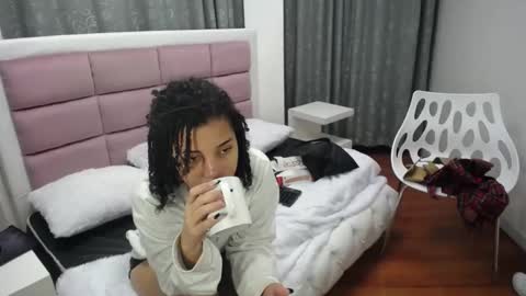 Maya online show from February 6, 1:38 am