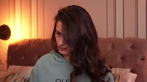 MayaVixxen online show from March 2, 3:45 am