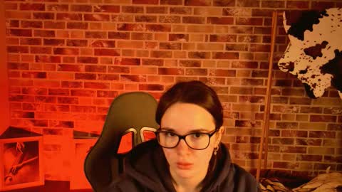 maybloom_ online show from March 1, 10:04 am