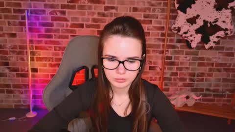 maybloom_ online show from March 17, 6:17 am