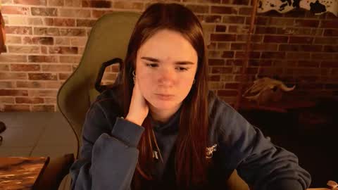 maybloom_ online show from November 21, 9:33 am