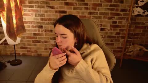 maybloom_ online show from December 3, 5:21 am