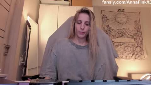 Anna online show from March 22, 7:31 pm