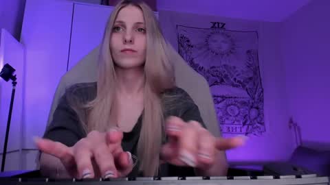 Anna online show from April 2, 8:06 pm