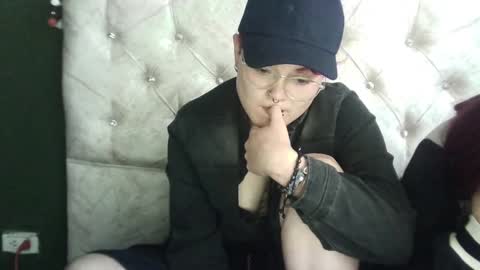 Megan and sophi online show from January 11, 12:50 pm