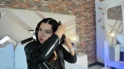     online show from October 7, 12:42 pm