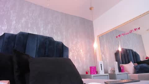 Isis ariany  online show from September 18, 12:37 pm