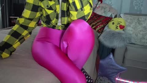 Nicki--------- Welcome to my Room online show from November 18, 8:37 am