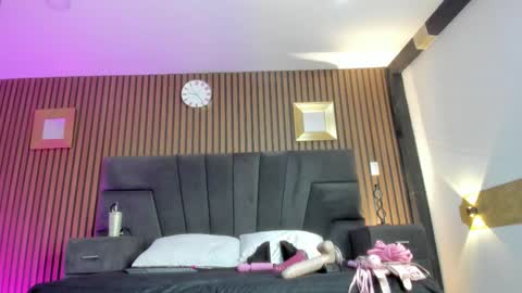 MeganFOXXI  online show from November 17, 8:20 pm