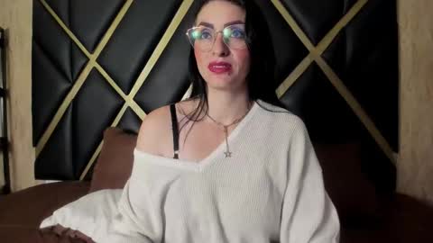 Megan Hofman online show from November 14, 3:39 am