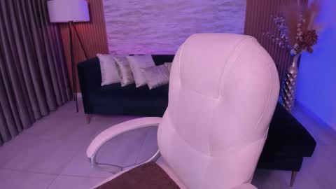 Megan  online show from December 5, 8:43 pm