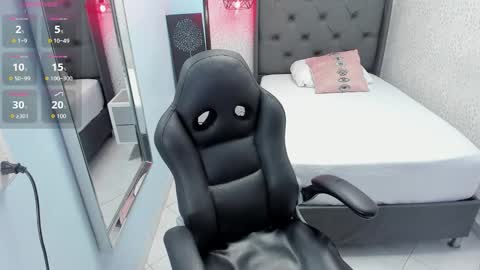 M E G A N  online show from November 4, 1:27 pm