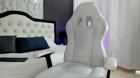 Meghan  online show from December 11, 2:33 pm