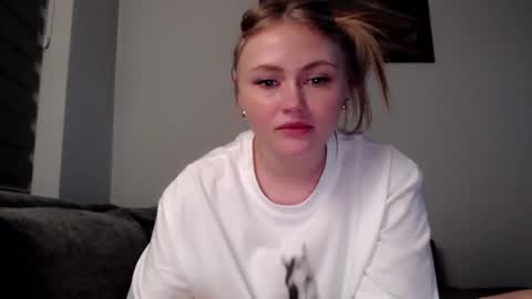 Melania online show from February 19, 5:06 pm