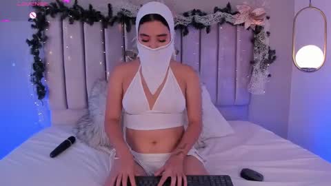 Melanie online show from November 25, 7:58 pm