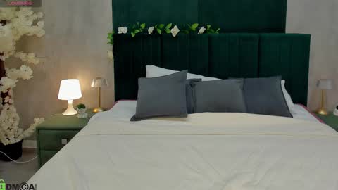 Melanie online show from November 24, 1:07 am