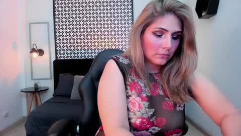 Melanie online show from November 24, 8:55 pm