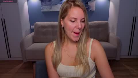 Melanie Bennett online show from May 15, 7:22 am