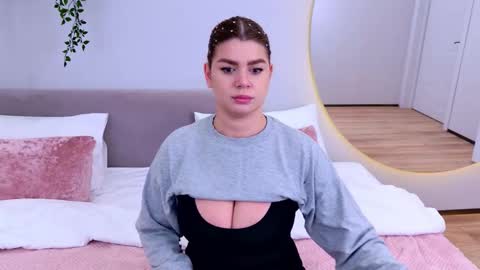 Melanie online show from November 7, 8:03 pm