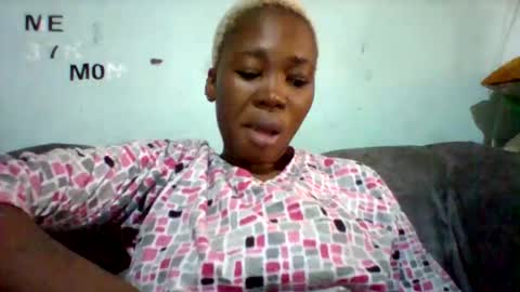 melaninndriping online show from November 1, 9:35 am