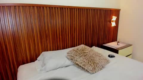 M E L I N A  online show from September 30, 7:30 pm