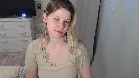 Melissa  Ray online show from March 7, 5:17 pm