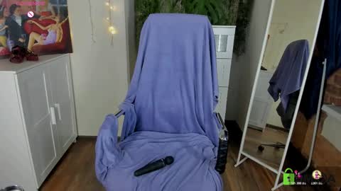 Melissa online show from November 12, 3:43 pm