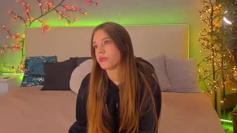 MelissaCrayzy online show from December 2, 6:26 am