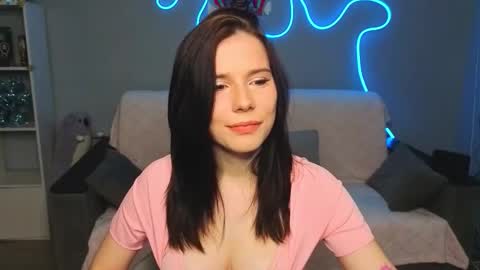 mellhyees online show from March 11, 5:26 pm