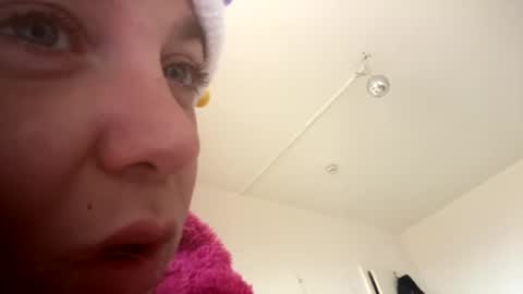 Melli online show from December 25, 3:17 pm