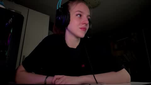 Hi Im Aria 18 years old online show from September 18, 12:37 pm