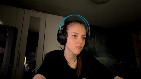 Hi Im Aria 18 years old online show from October 12, 12:51 pm