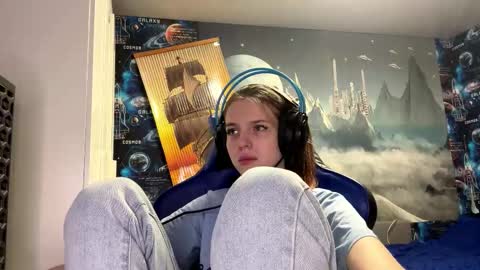 Hi Im Aria 18 years old online show from January 9, 3:38 pm