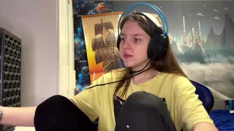 Hi Im Aria 18 years old online show from March 11, 2:53 pm