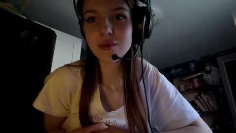 Hi Im Aria 18 years old online show from September 17, 12:25 pm