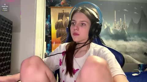 Hi Im Aria 18 years old online show from February 17, 5:45 pm