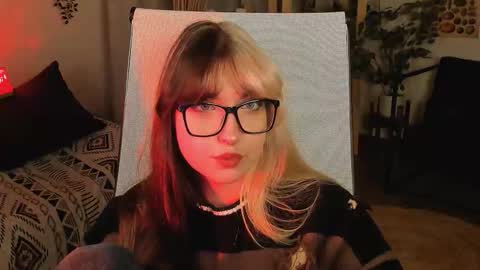 Mia online show from October 31, 3:27 pm