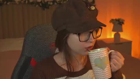 Mia online show from October 4, 3:38 pm