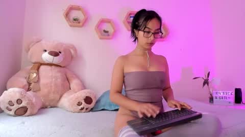 Menca of your love online show from March 6, 1:35 pm