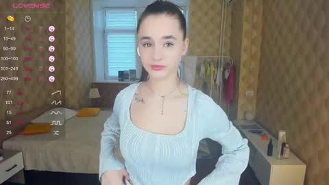 Julie online show from November 9, 10:00 am