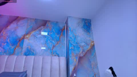 Emi online show from April 18, 7:58 pm