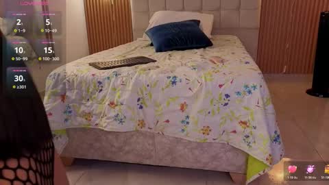 mia online show from November 26, 12:11 am