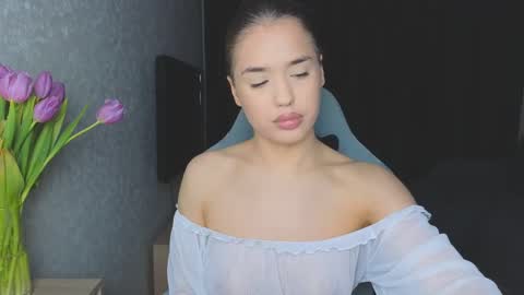 Mia online show from March 10, 5:00 am